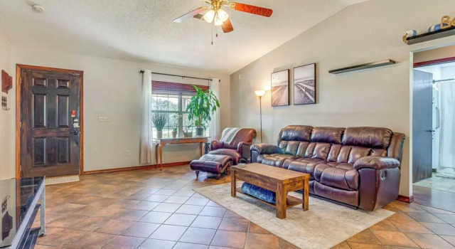 5 Mi to Navarre Beach: Home w/ Game Room & Yard, Брондау Демалыс үйі Navarre Panhandle Florida
