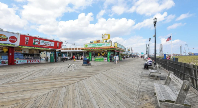 Апартаменты Lovely Abode: Walk to Seaside Heights Boardwalk!