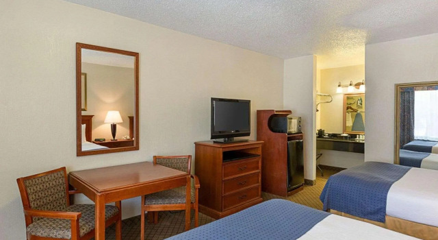 Четырёхместный номер Standard GreenTree Hotel & Extended Stay I-10 FWY Houston, Channelview, Baytown