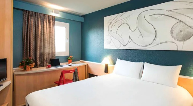Кровать в общем номере ibis Liège Centre Opéra