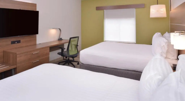 Четырёхместный люкс Holiday Inn Express Mineral Wells by IHG