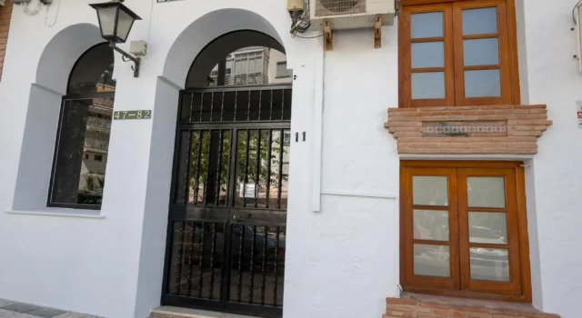 Palmeras 80 Menyber, Забронировать Отель Нерха Axarquía, рядом с Tuesday Market