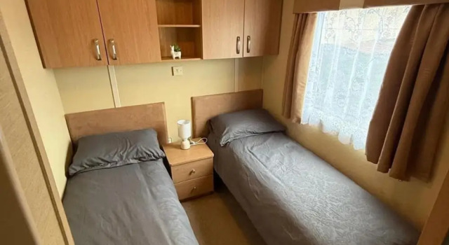 Cabin Caravan Sleeps 6 With Parking