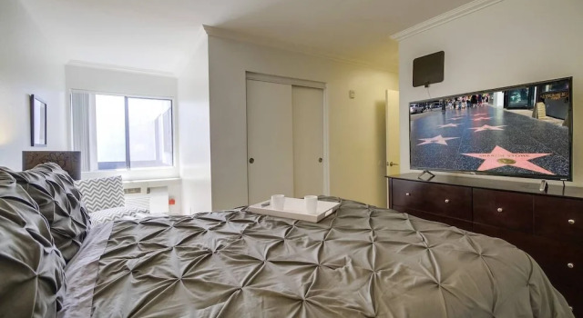(70% off) - On Hollywood Walk Of Fame! - 2BR/2BATH - Free Parking! (D2)