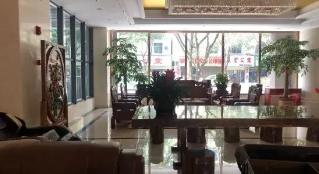 Yingjiang Kangling Hotel, Rezerwuj Hotel Hotele w Dehong z parkingiem, Parking