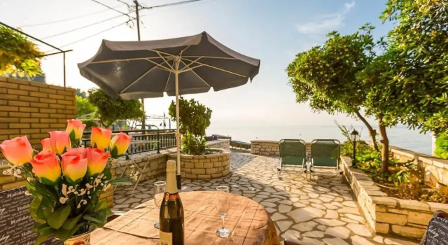 Апартаменты Dinos Walk to Beach Sea Views A C Wifi Car Not Required - 291