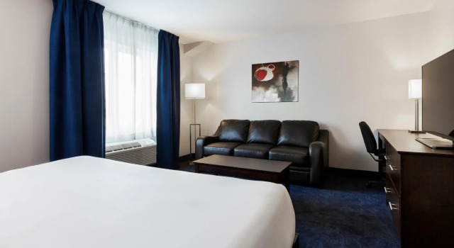 Imperia Hotel and Suites