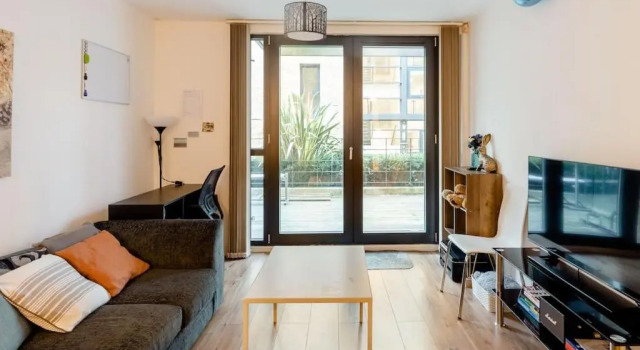 Апартаменты Spacious 1 bed Apartment with workspace, unlimited coffee & FREE Parking