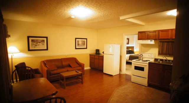 Двухместный люкс Silverwood Inn & Suites