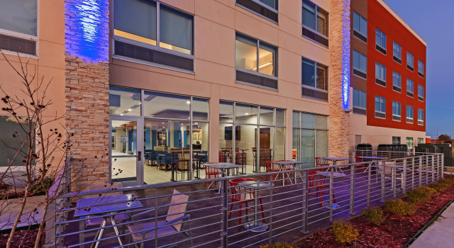 Holiday Inn Express & Suites Tulsa West - Sand Springs by IHG, Rezerwuj Hotel Sand Springs Oklahoma
