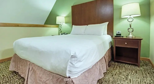 Люкс с 2 комнатами Mountain Side Hotel Whistler by Executive