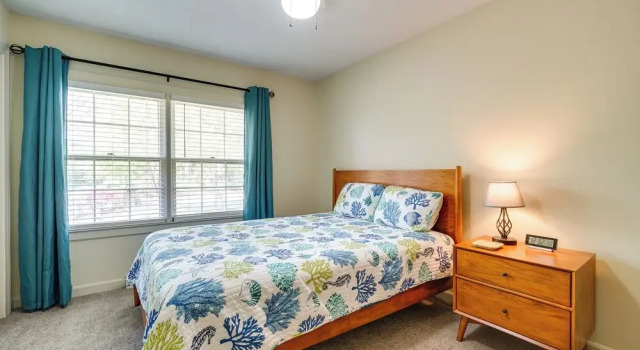 Wilmington Rental ~ 4 Mi to Wrightsville Beach!, Забронировать Дом для отпуска Коттеджи Райтсвилл-Бич, Коттедж
