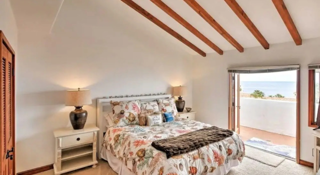 Ocean-view Hamilton Cove Oasis: Pool, Tennis & Gym 2 Bedroom Villa