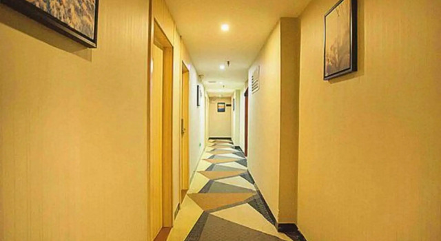 Jingchen Fengrui Hotel, Rezerwuj Hotel Hotele w Baise z parkingiem, Parking
