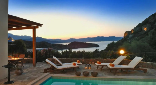 Вилла Spacious villa with private pool and sea view, just 150 meters from the sea