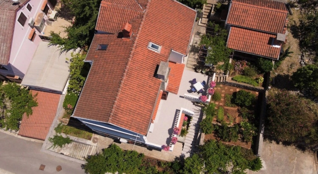 Apartment Luce, Забронировать Апартаменты/квартира Отели Мали-Лошиня с парковкой, рядом с Автобусный вокзал Mali Losinj, Парковка