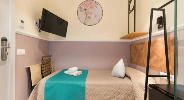 Номер Standard с красивым видом из окна Hostal Evocare Madrid