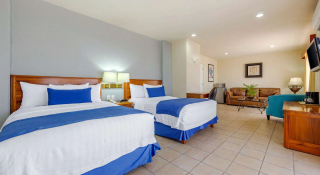 Четырёхместный люкс Comfort Inn Tampico
