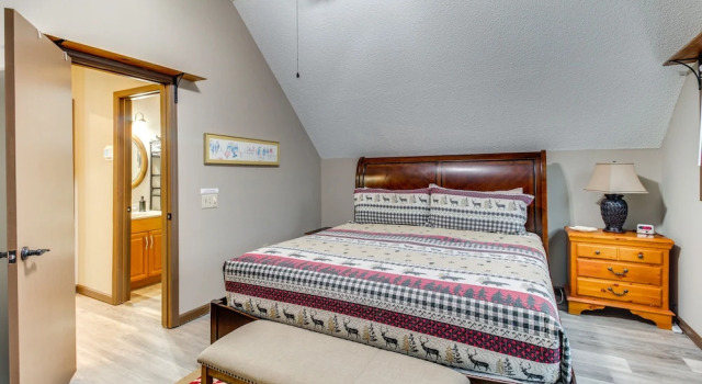 Ellijay Resort Cabin w/ Fire Pit, Decks, & Hot Tub, Buchen Sie Resort Ellijay 