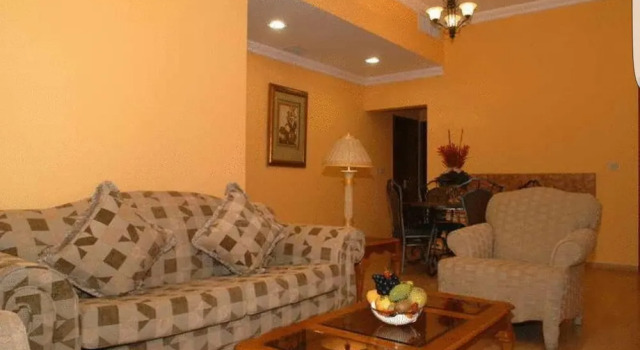 Suite Le Royal Express Hotel