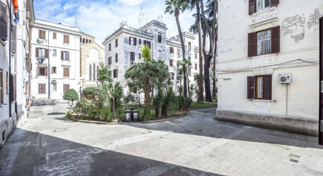 Lovely 2 Beds Flat 10 Minutes From Piazza Venezia, Забронировать Отель Авентин Рим, рядом с Уста истины