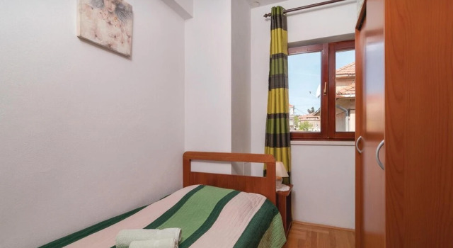 Amazing Home in Split With Wifi and 2 Bedrooms, Prenota Hotel Splitska 