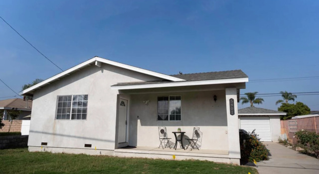 LARGE 4-BEDROOM HOUSE WITH AIR HOCKEY TABLE CLOSE TO DISNEYLAND IN ORANGE COUNTY  (p41), Book Hotel Cypress Orange