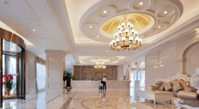 Vienna International Hotel, Rezerwuj Hotel Hotele w Kunming z parkingiem, Parking