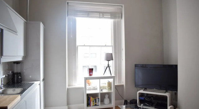 Bright 1 Bedroom Flat in Dublin, Забронировать Апартаменты/квартира Отели Дублина с парковкой, рядом с Больница заболеваний глаза и уха имени Королевы Виктории, Парковка