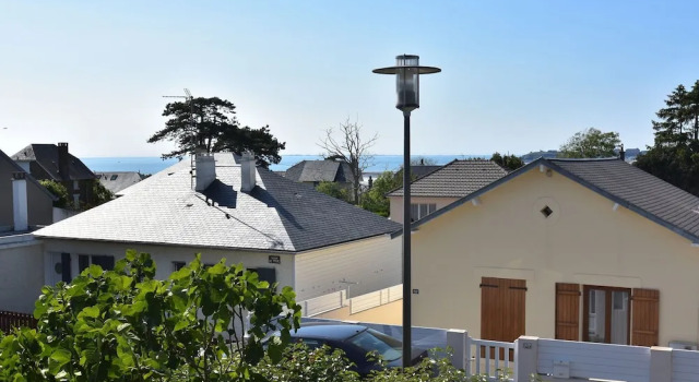 Cosy Holiday Home With Sheltered Terrace and Barbecue, Close to the Beach, Забронировать Отель Сен-Пер-сюр-Мер 
