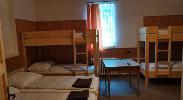 Penzion U Hrocha, Rezerwuj Hotel Hotele w Jizera Mountains z parkingiem, Parking