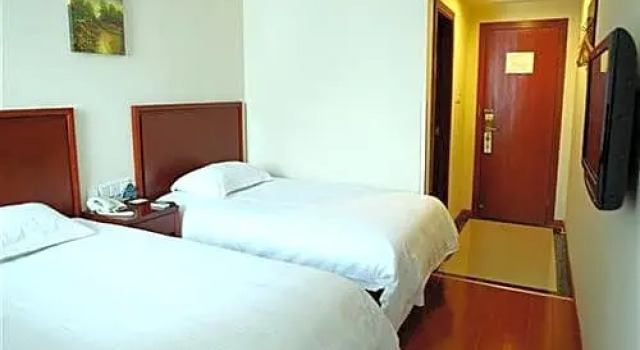 Четырёхместный номер Standard GreenTree Inn Nantong Rudong Bus Station Express Hotel