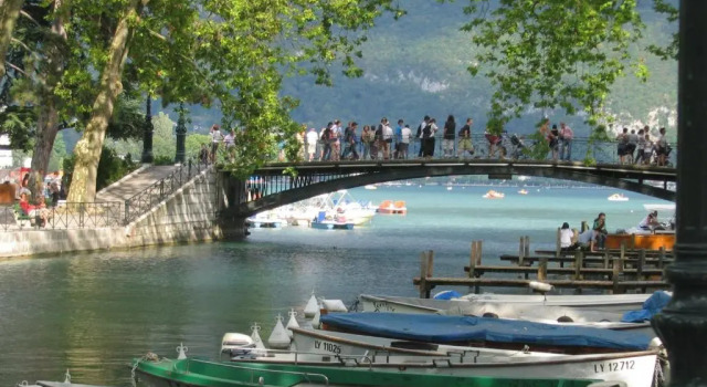 La Roseraie - Appartement À 100M Du Lac D'Annecy