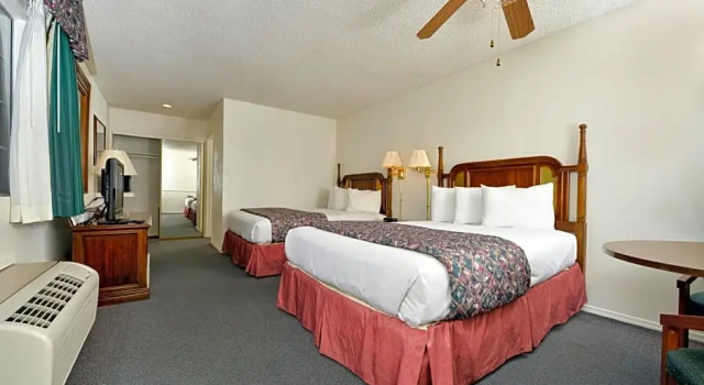Четырёхместный номер Standard Americas Best Value Inn & Suites Lancaster