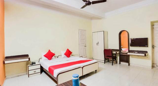 OYO 66120 Sai Priyanka Comfort Inn, Rezerwuj Hotel Hotele w Andhra Pradesh z parkingiem, Parking