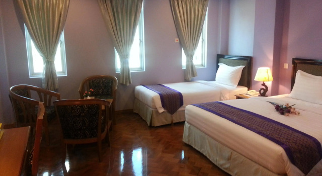 Grand Laurel Hotel
