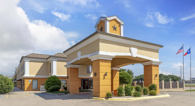 Best Western Inn & Suites New Braunfels, Забронировать Отель Отели Нью-Браунфелс с завтраком, Завтраки