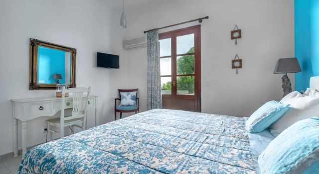 Трёхместный номер Standard с балконом и с видом на сад Margi House
