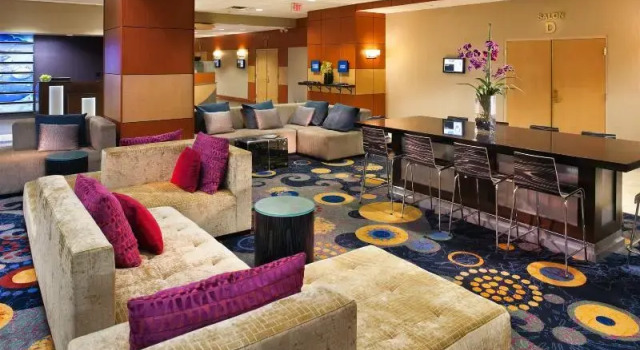 Radisson Hotel Minneapolis St. Paul North, Boek Hotel Hotels in Minnesota met zwembad, Zwembad