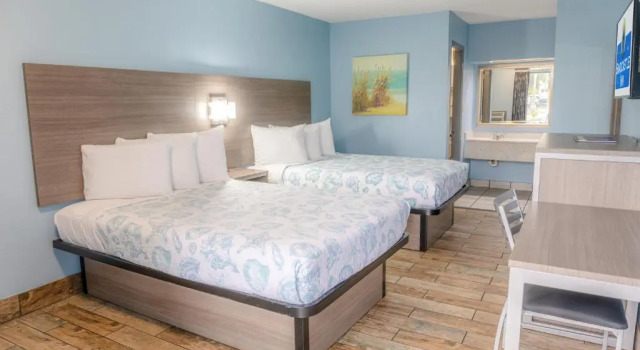 Четырёхместный номер Standard Sandcastle Inn