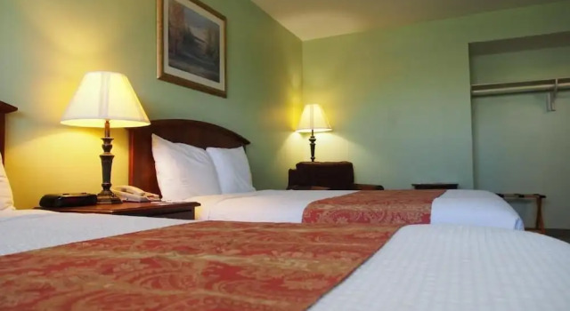 Четырёхместный номер Deluxe Inn at the Waterpark