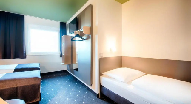 Трёхместный номер B&B HOTEL Baden-Airpark