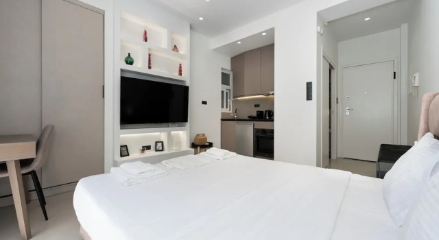 Minimal Studio with Balcony in Central Athens