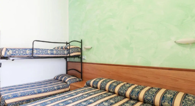 Четырёхместный номер Standard Hotel Promenade Universale