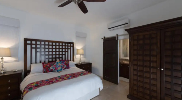 Outstanding Beachfront for up to 15 People: Villa Delfines