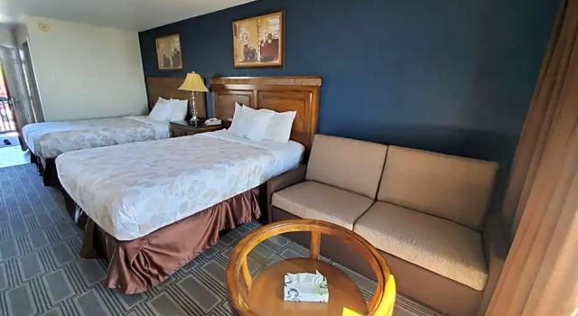 Номер Deluxe с балконом Water Front Inn