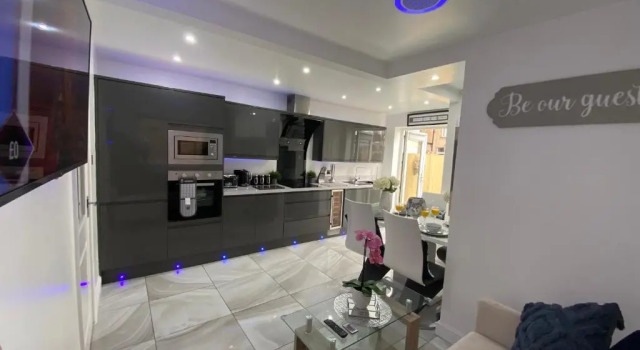 Коттедж NEW…THE HOTTUB HOUSE BLACKPOOL PLEASURE BEACH