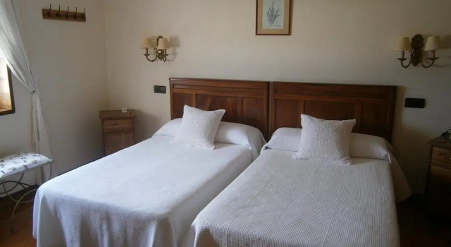 Hotel Restaurante Regueiro, Rezerwuj Hotel Navia Costa Verde