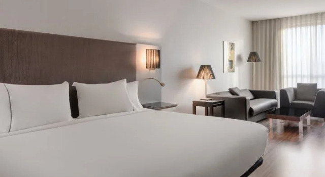 Номер Superior AC Hotel by Marriott Madrid Airport