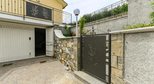 Villa Mimosa Diano Marina: exclusive use villa, garden, barbecue, 3 bedrooms and 3 bathrooms, Забронировать Вилла Отели в центре Диано-Марина, в центре